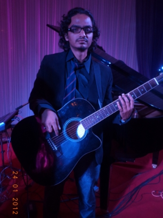 male guitar players Abu Dhabi Uae