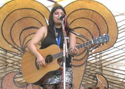 female guitar players Abu Dhabi Uae