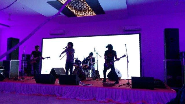 famous live band Abu Dhabi Uae