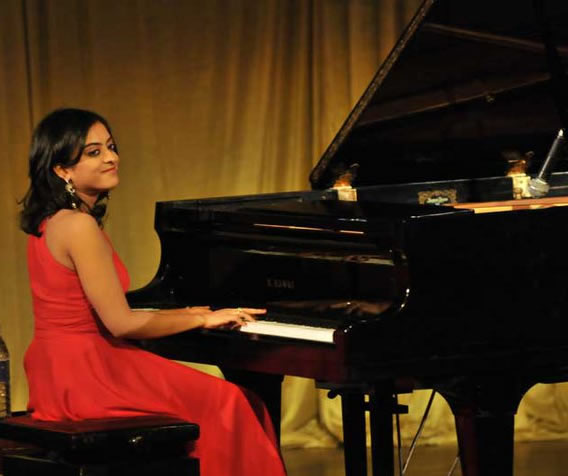female piano players Abu Dhabi Uae