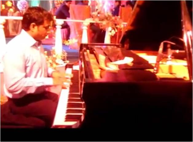 male piano players Abu Dhabi Uae